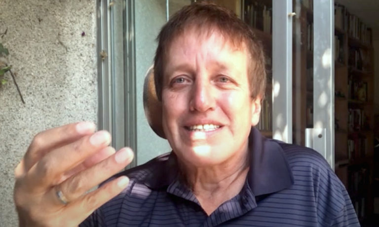 Pasión por el amor, una de las tres emociones que definen “El último en morir”