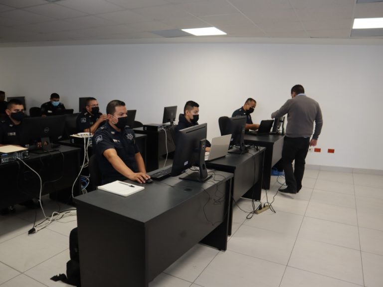 Policía Cibernética se capacita para evitar el delito de phishing