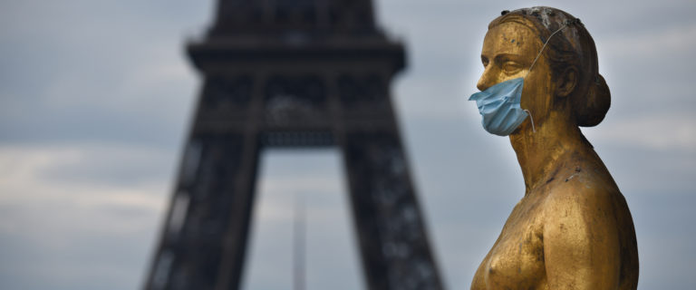 Internet contribuyó a popularizar teorías conspirativas en torno a Covid-19 