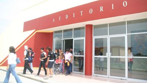 Despiden a profesora por respaldar a alumnas que denunciaron acoso en la Unistmo