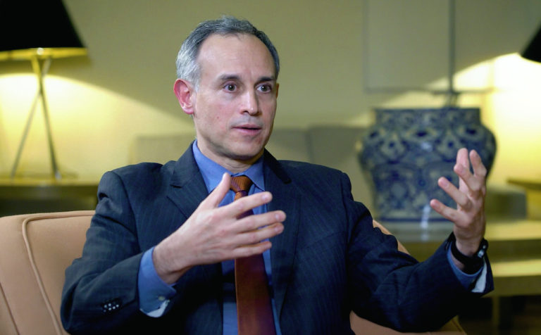 Gatell: médicos, enfermeras, Ejército, Marina, Guardia Nacional y policías recibirán primero la vacuna