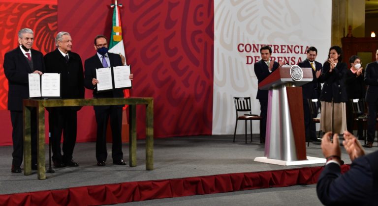 Signan acuerdo para mantener el diálogo sobre el outsourcing hasta febrero