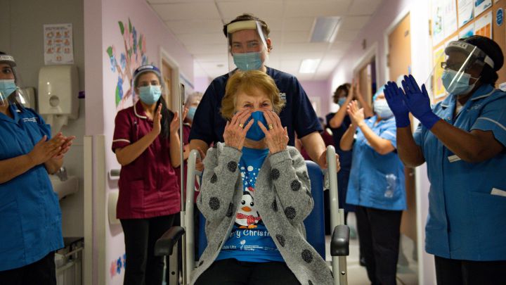 Conoce a la primer mujer del mundo en recibir la vacuna contra el Covid-19, ella es Margaret Keenan