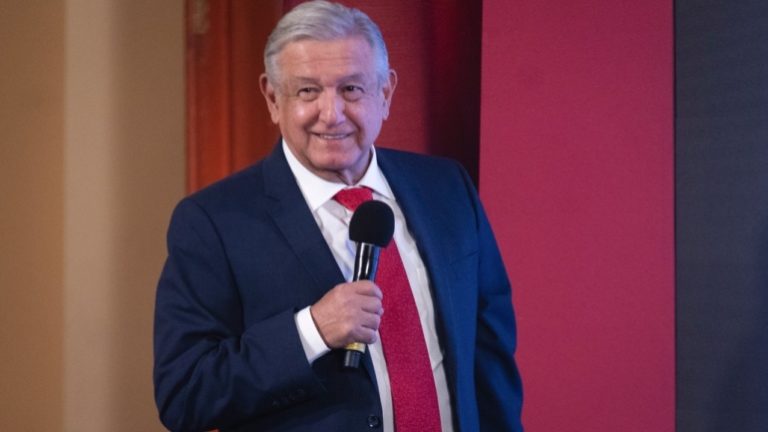 AMLO se sostiene: no usará cubrebocas porque “no es indispensable”