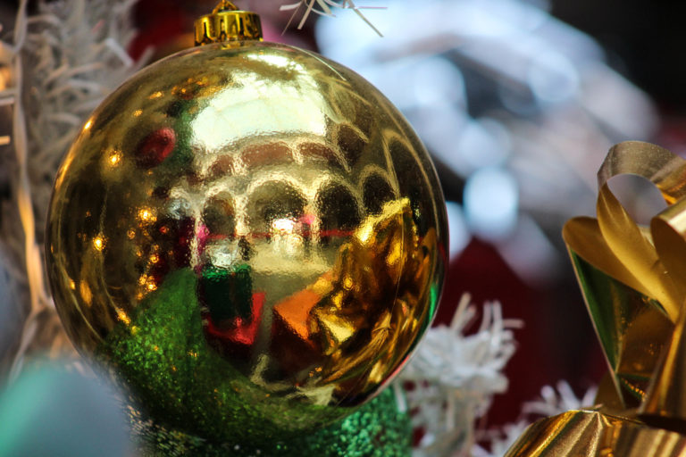 Navidad y Año Nuevo en casa y a la distancia, recomienda experto