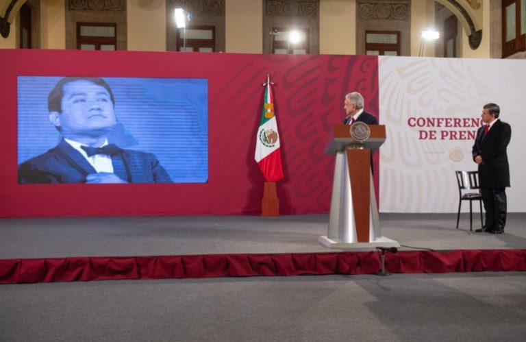 López Obrador lamenta el fallecimiento de Armando Manzanero