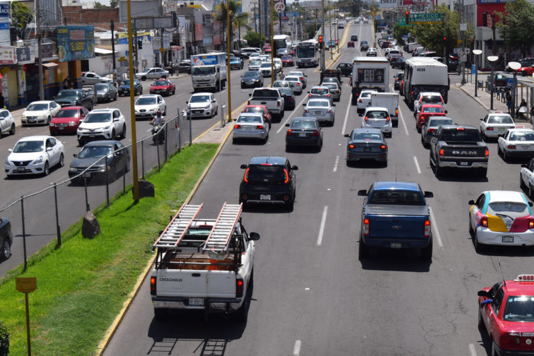Sólo el 50% de los ciudadanos en Aguascalientes lleva sus vehículos a los puntos de verificación