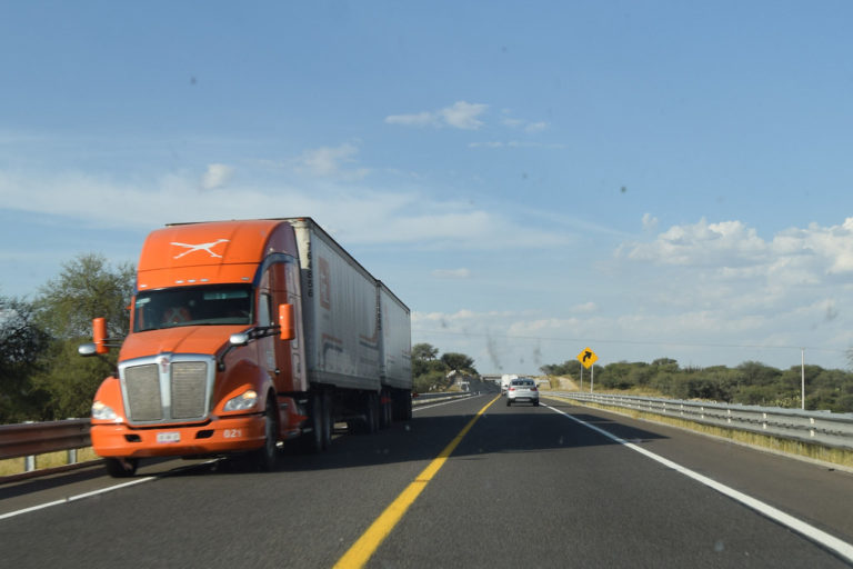Por inseguridad, hay un déficit de operadores de transporte de carga en el país 