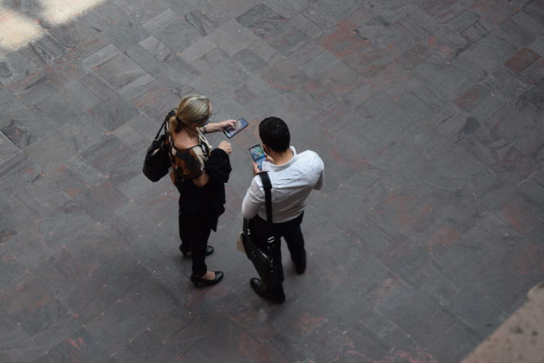 Reacciones/ Bajo presión 