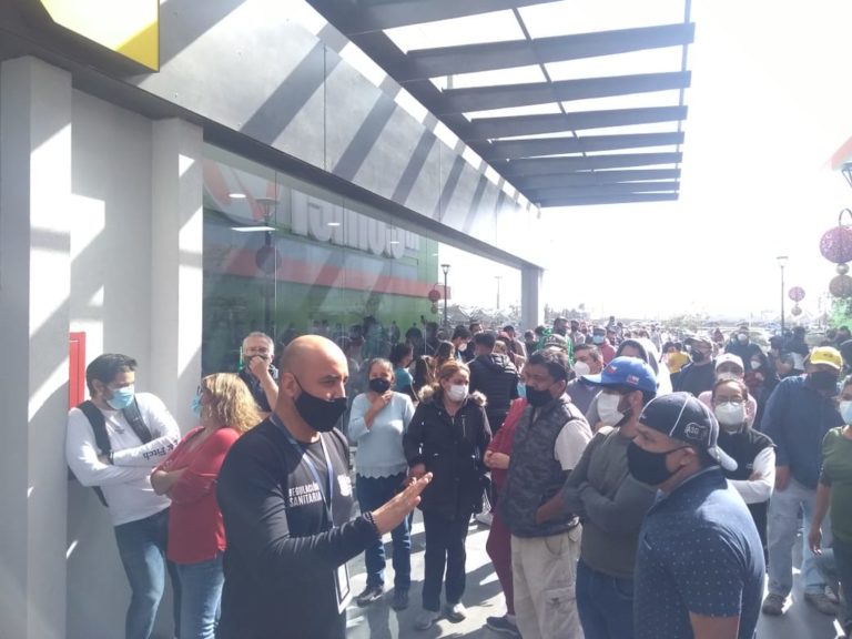 Guardia Sanitaria en Aguascalientes cierra Best Buy por aglomeración