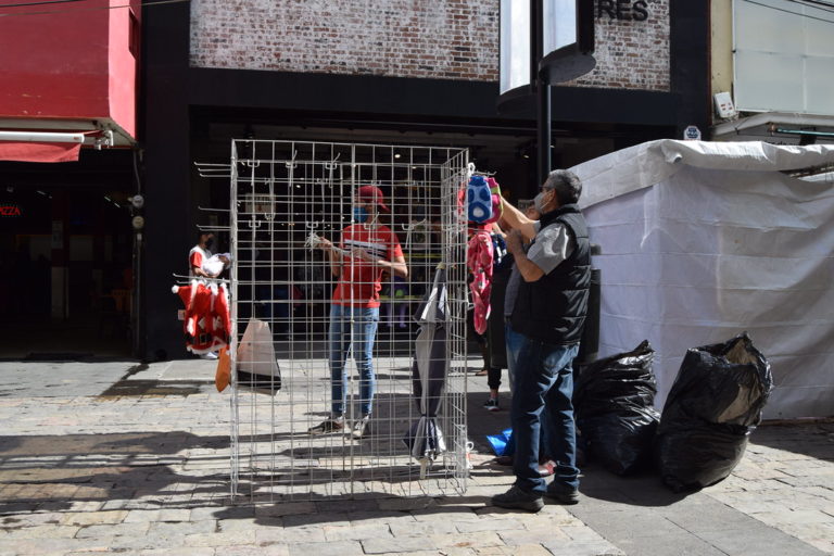 Conmina Canaco a seguir retirando puestos semifijos sin permiso en Aguascalientes