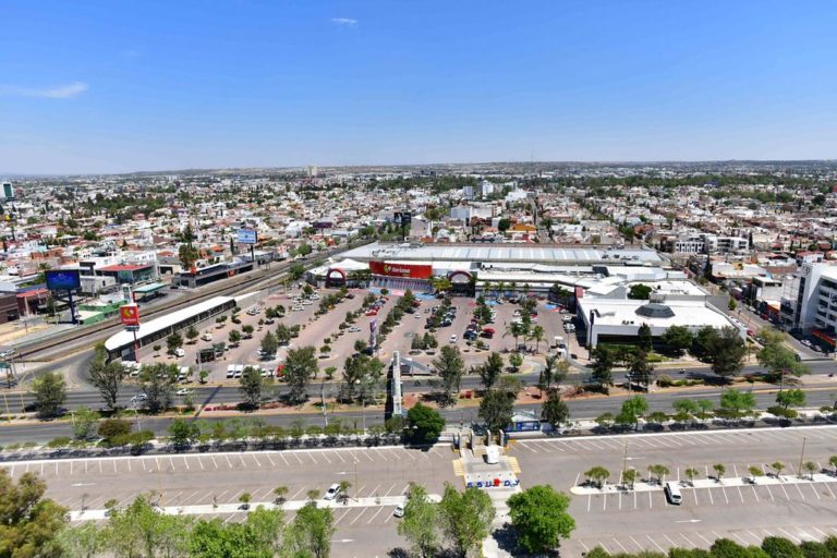 Pasado, presente y futuro de los centros comerciales (II) / Pensar el hábitat