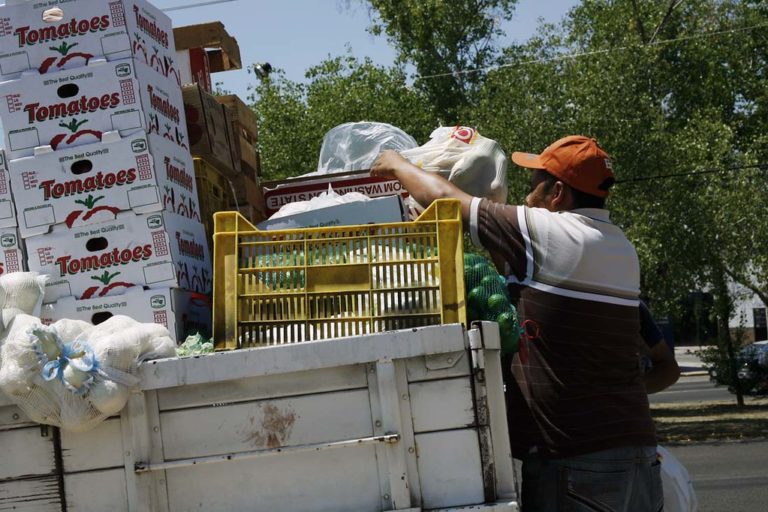 Abarroteros de Aguascalientes entregan despensas en sus colonias a quienes más lo necesitan