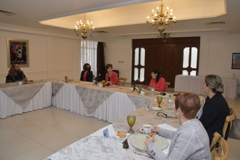 Yolanda Ramírez presenta avances de programas a patronato del DIF Estatal   