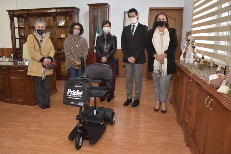 DIF de Aguascalientes recibió silla de ruedas eléctrica
