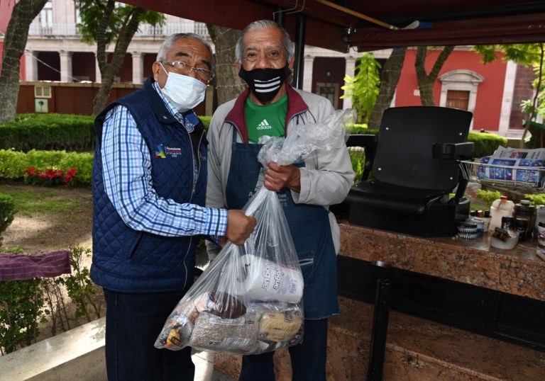 DIF en Aguascalientes entrega apoyos alimenticios a boleres