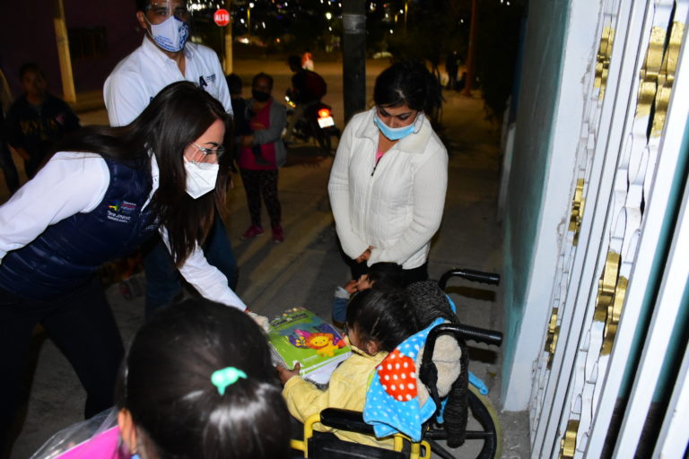 Alcaldesa de Aguascalientes entrega prendas de vestir al oriente de la ciudad