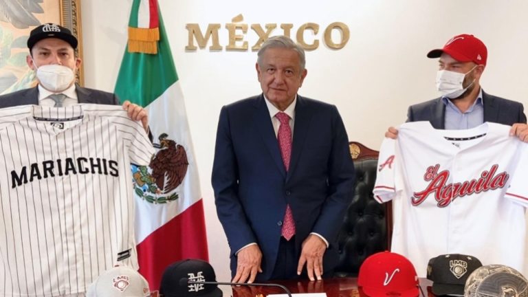 AMLO anuncia los dos nuevos equipos de la Liga Mexicana de Beisbol: Mariachis y Águila