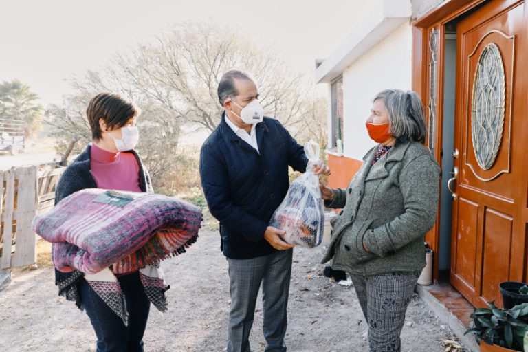 Entregan pavos y cobijas en Asientos y Tepezalá 