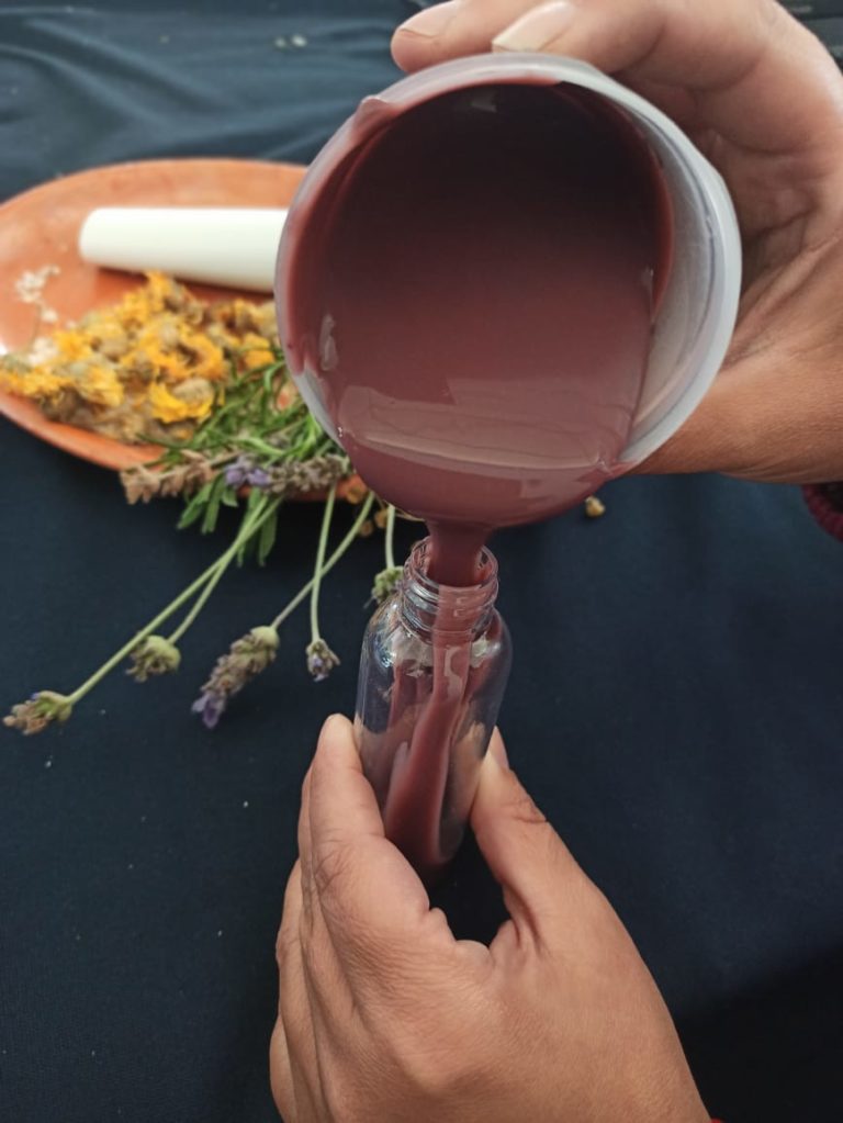 SSMAA impartió taller para elaborar crema corporal con plantas medicinales