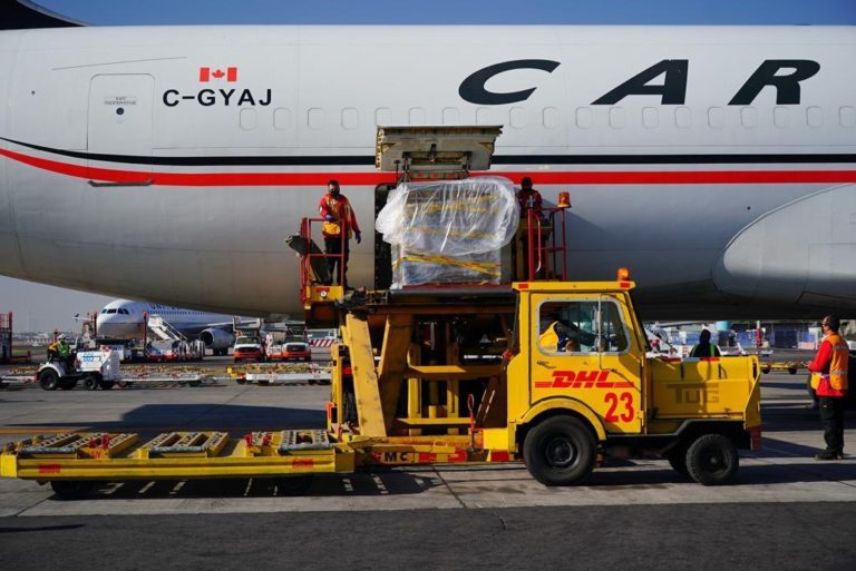 Ebrard anuncia la llegada del tercer lote de vacunas Pfizer a México