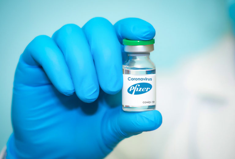 FDA de los Estados Unidos aprueba permanentemente la vacuna contra COVID-19 de Pfizer y BioNTech para mayores de 16 años