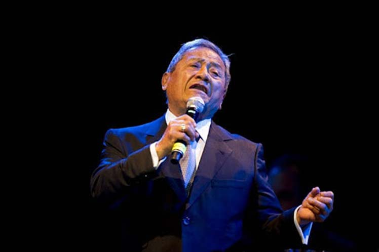 Con la Filarmónica del Desierto: De la Mora canta un homenaje a Manzanero