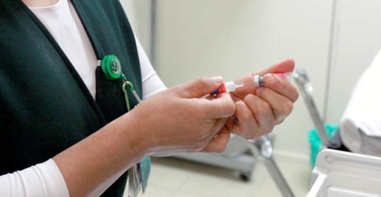 IMSS desmiente desenlaces graves en la salud de dos trabajadoras que recibieron vacuna