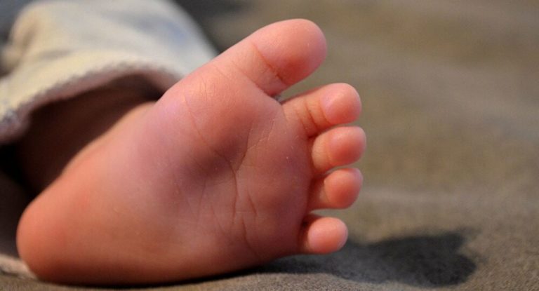 Adolescente de 16 años vende a su bebé en 3 mil pesos en Nuevo León