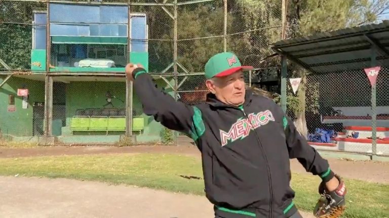 AMLO difunde video jugando béisbol: “deporte ayuda a enfrentar enfermedades y pandemias”