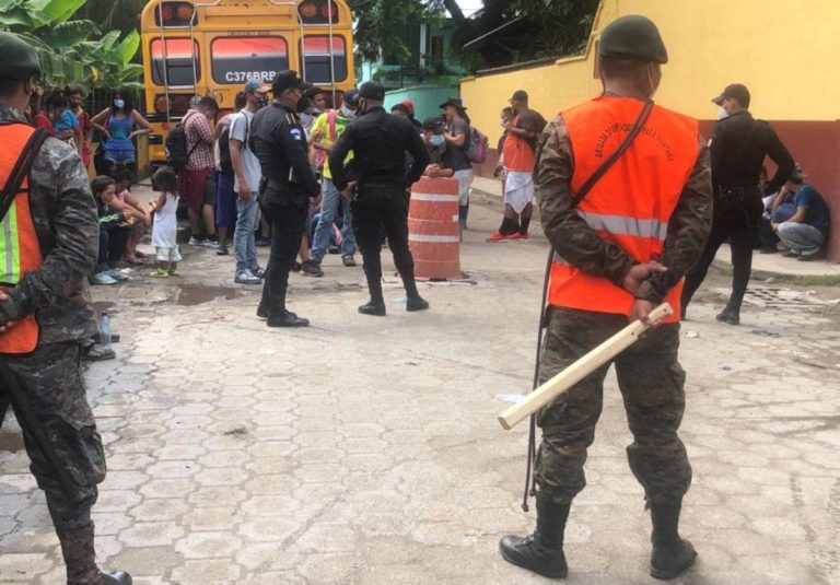 Honduras y Guatemala anuncian que utilizarán a miles de soldados para dispersar caravanas de migrantes