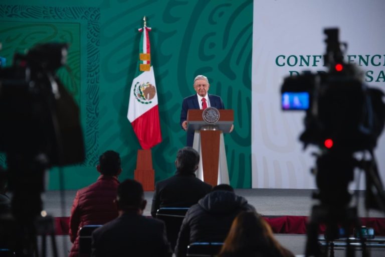 AMLO celebra que Biden no siga con construcción del muro y exhibe avances de 1993 a 2020