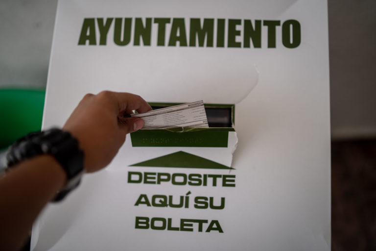 Los profesores son libres de participar en la política