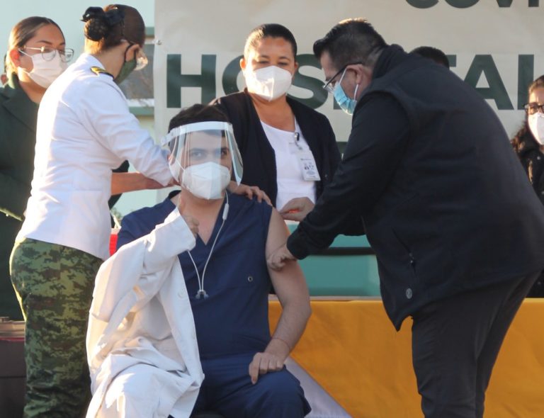 Vacuna para todos los médicos de Aguascalientes, no sólo los de instituciones públicas o de nómina