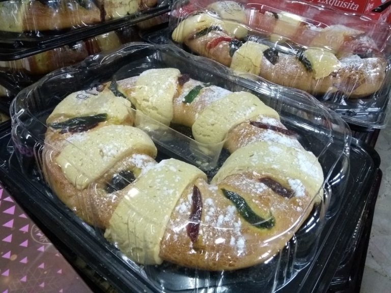 Hoy es día de comer Rosca de Reyes