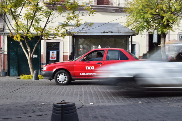 Solicitarán referencias a taxistas para ser contratados, quieren depurar al gremio