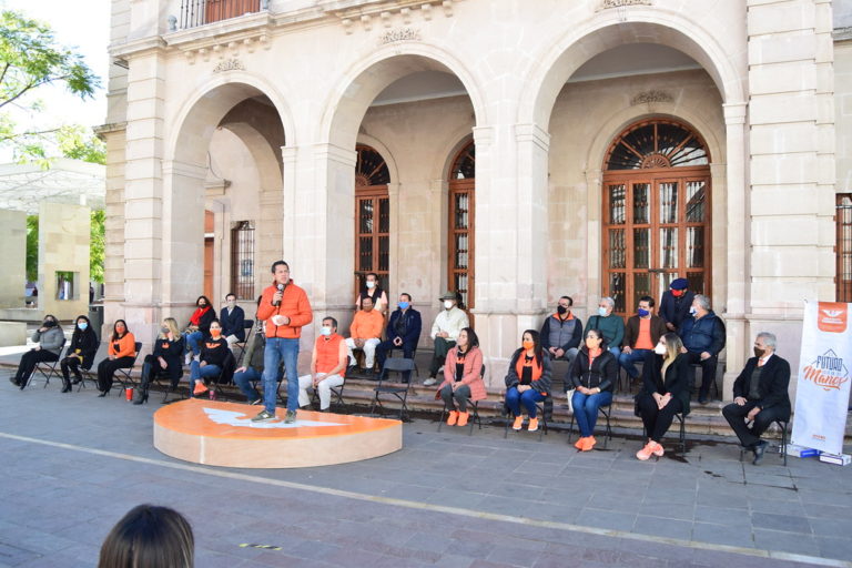 Son pocos los ciudadanos de acuerdo con la alianza tripartidista