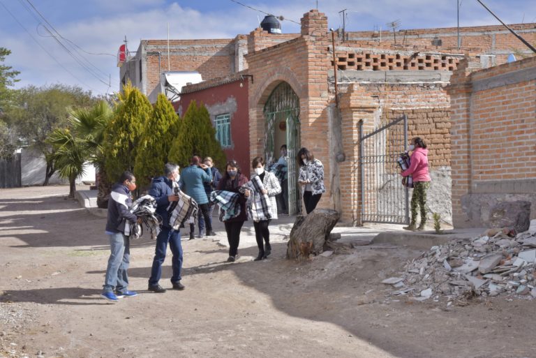 DIF de Aguascalientes entrega cobijas en comunidades de todos los municipios