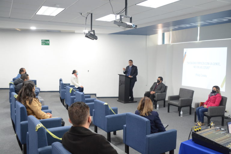 Administrativos y docentes de la UPA obtienen acreditación Enlace