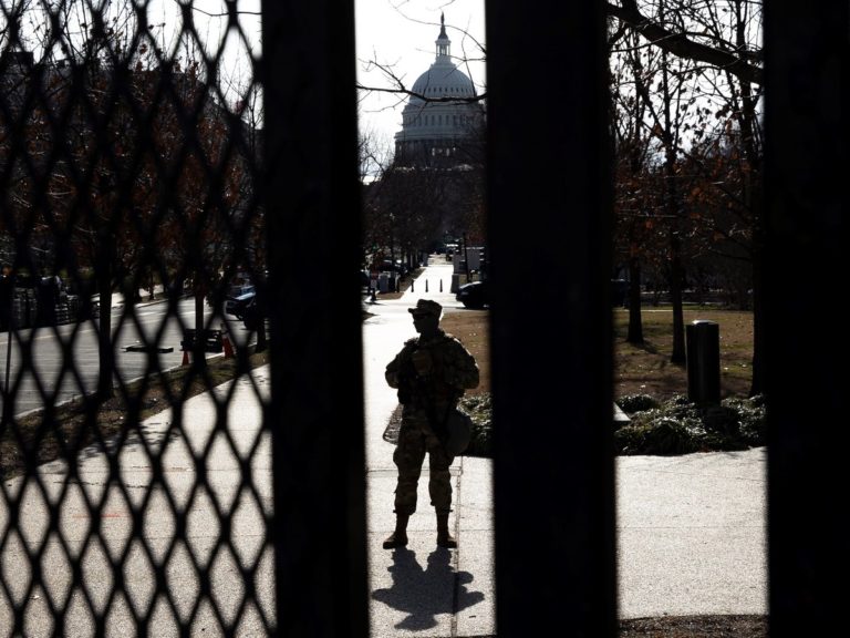 Una ciudad blindada espera la investidura de Biden