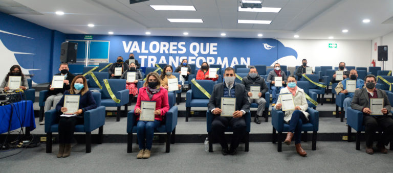 Administrativos y docentes de la UPA obtienen acreditación Enlace