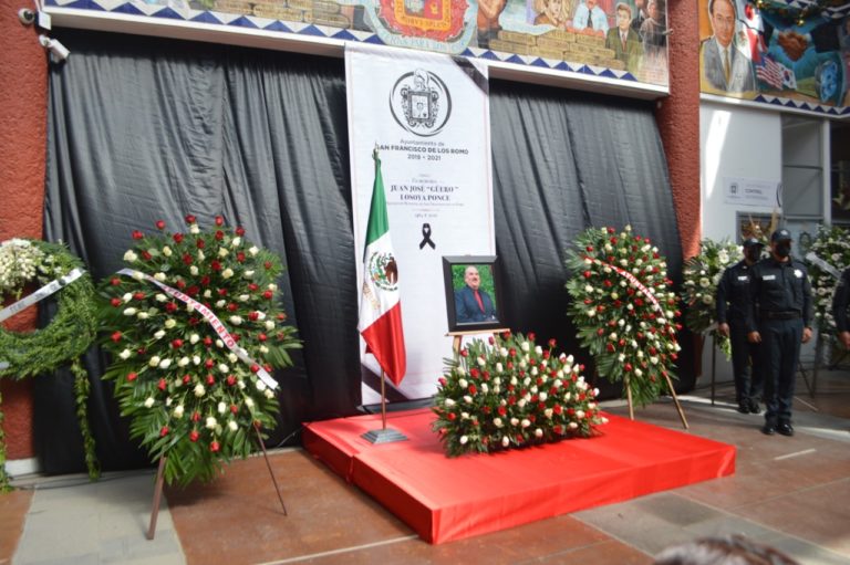 Realizan homenaje póstumo a Juan José Losoya