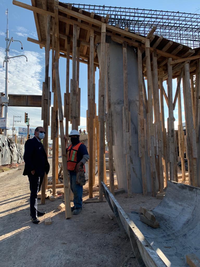 Supervisa gobernador de Aguascalientes avance de puente superior en el fracc. Parras