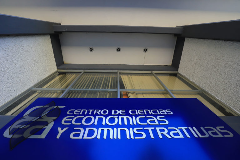 Analizan implicaciones de entrada del derecho al uso de agua en la Bolsa de Valores