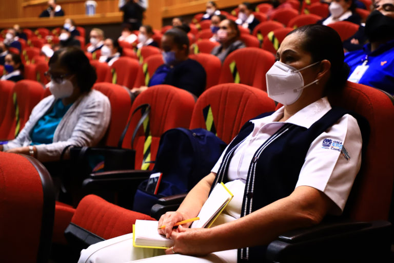 Personal que participará en brigadas de vacunación contra covid-19 recibe capacitación en la UAA