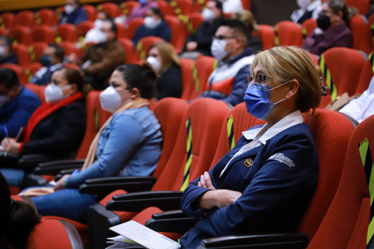 Continúa capacitación sobre aplicación de la vacuna covid en la UAA