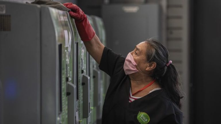 La pandemia eliminó el equivalente a 255 millones de empleos en 2020: OIT