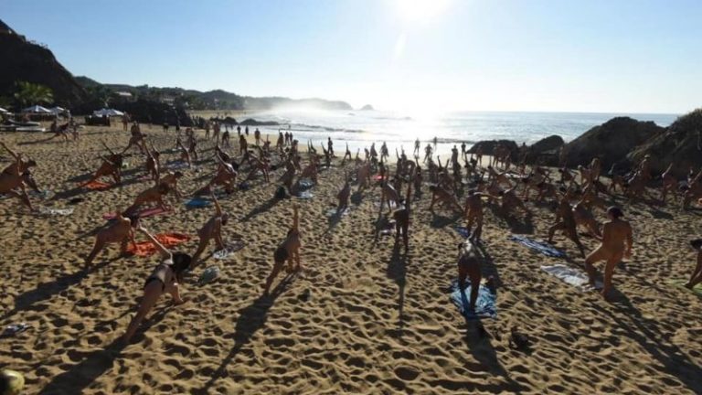 Pese a la pandemia, convocan al Festival Nudista de Zipolite