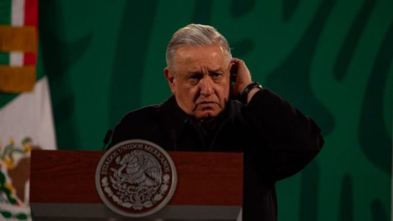 AMLO afirma que 70% de la población quiere que él continúe en el poder