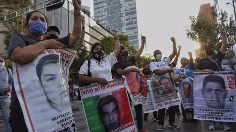 Caso Ayotzinapa sigue abierto dice AMLO tras señalamientos contra Harfuch